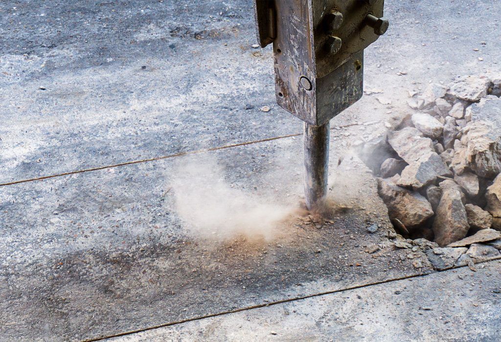 Martillo hidráulico picando