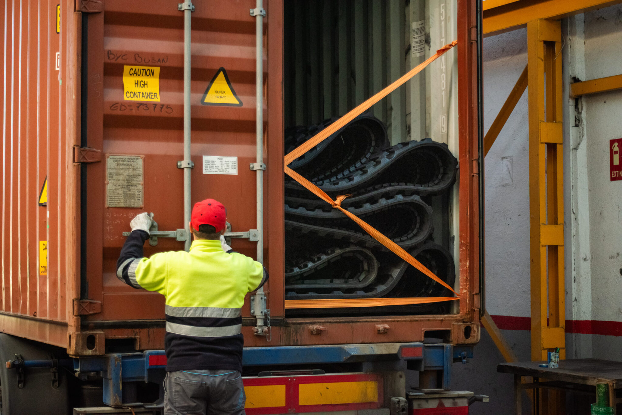 contentores com correntes de borracha em stock para máquinas de construção e miniescavadoras