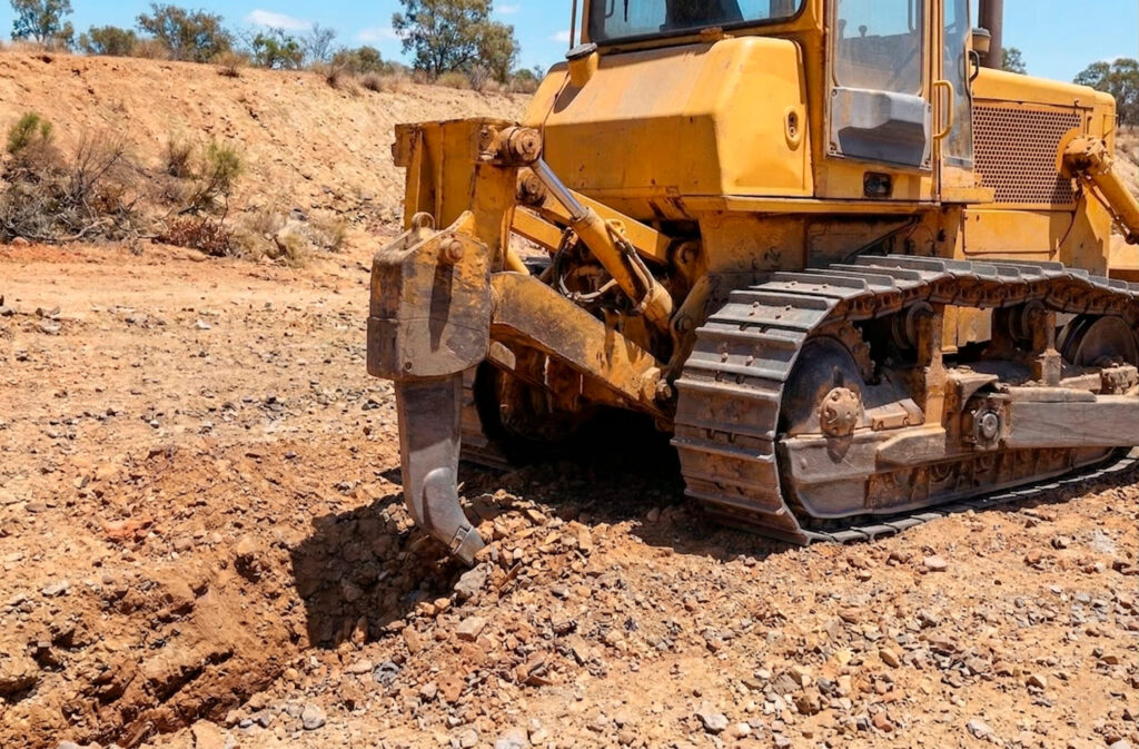 ripper para maquinaria en bulldozer rompiendo terreno duro y rocoso