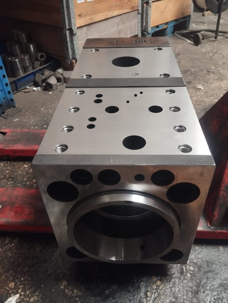 Cilindro fabricado por IMOP para martillo hidráulico Furukawa F70
